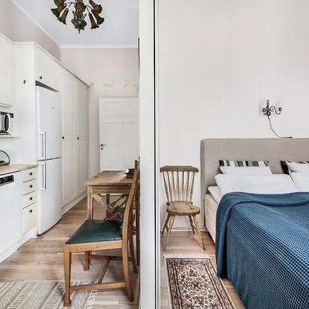 Charming 1-bedroom Near Center Lägenhet *