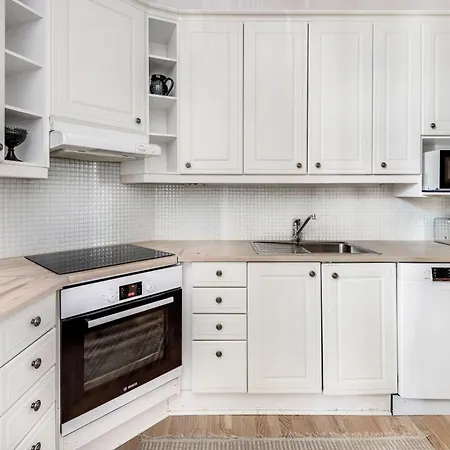 Charming 1-bedroom Near Center Lägenhet