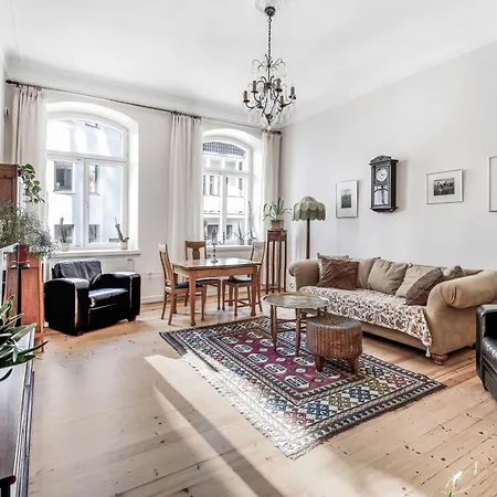 Charming 1-bedroom Near Center Lägenhet *