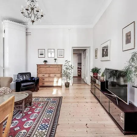 Lägenhet Charming 1-bedroom Near Center *