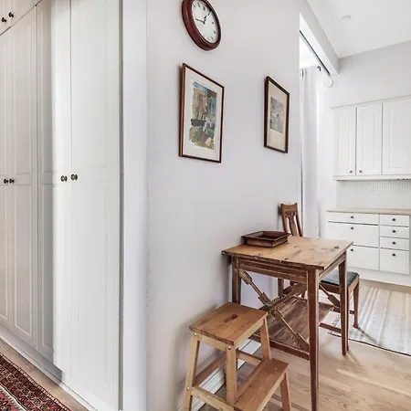 Lägenhet Charming 1-bedroom Near Center