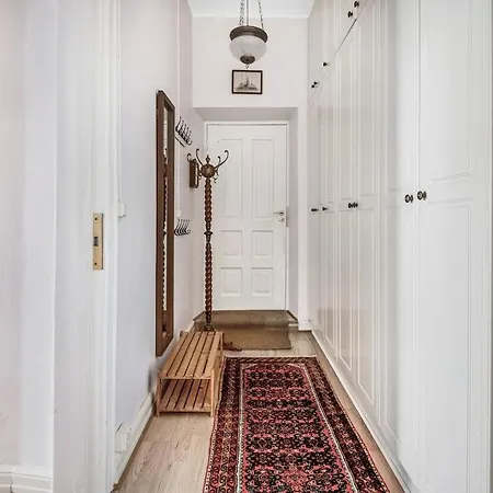 Charming 1-bedroom Near Center Lägenhet Helsingfors
