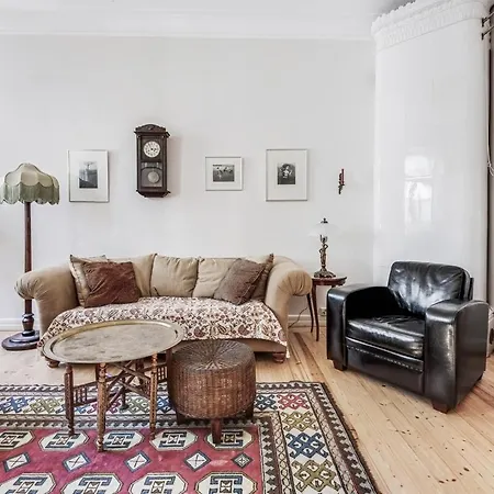 Charming 1-bedroom Near Center Lägenhet *