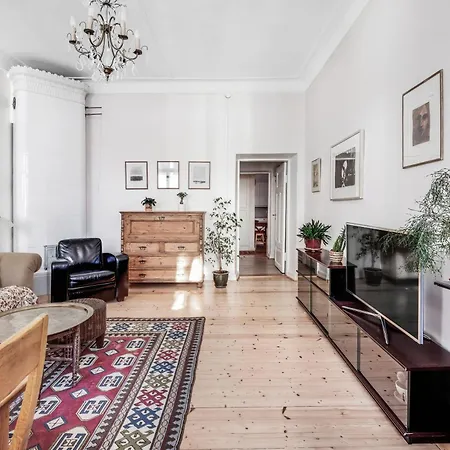 Апартаменты Charming 1-bedroom Near Center