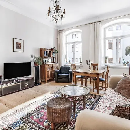 Lägenhet Charming 1-bedroom Near Center *